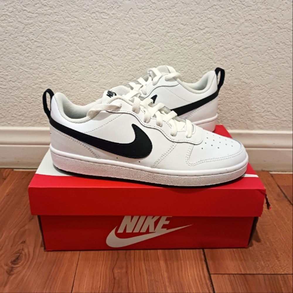 Nike - Picture 1 of 4